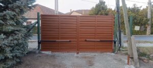 Egy újabb kétszárnyú kapu,ami elkészült.